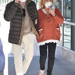 Carmen Borrego y José Carlos llegando al hospital donde está María Teresa Campos