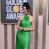 Jenny Slate en la alfombra roja de los Globos de Oro 2023