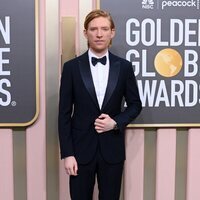 Domhnall Gleeson en la alfombra roja de los Globos de Oro 2023