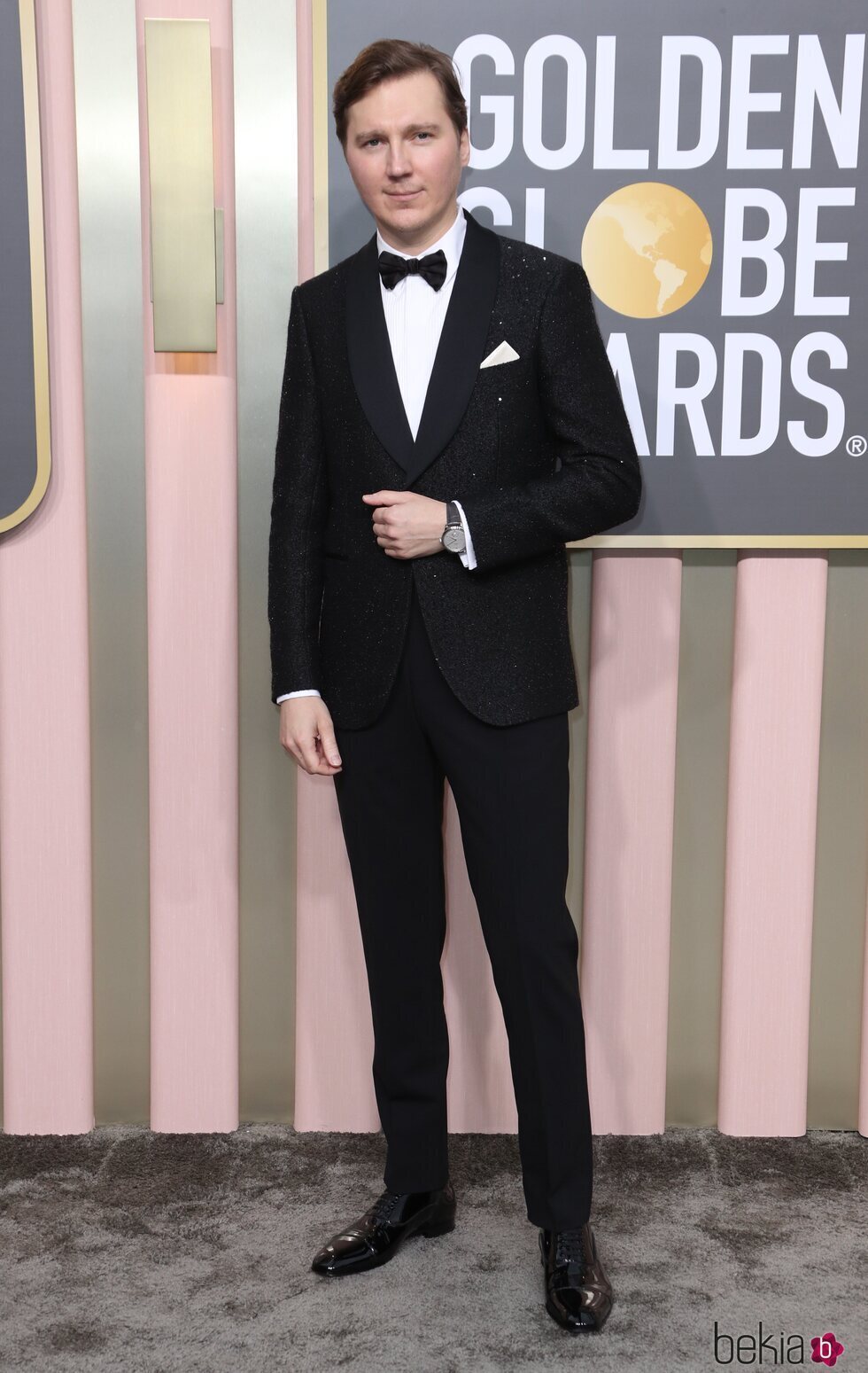 Paul Dano en la alfombra roja de los Globos de Oro 2023