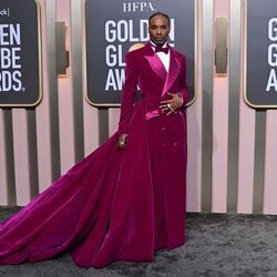 Billy Porter en la alfombra roja de los Globos de Oro 2023