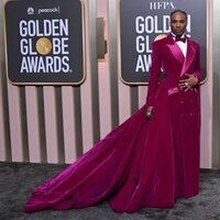 Billy Porter en la alfombra roja de los Globos de Oro 2023