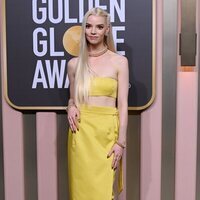 Anya Taylor-Joy en la alfombra roja de los Globos de Oro 2023