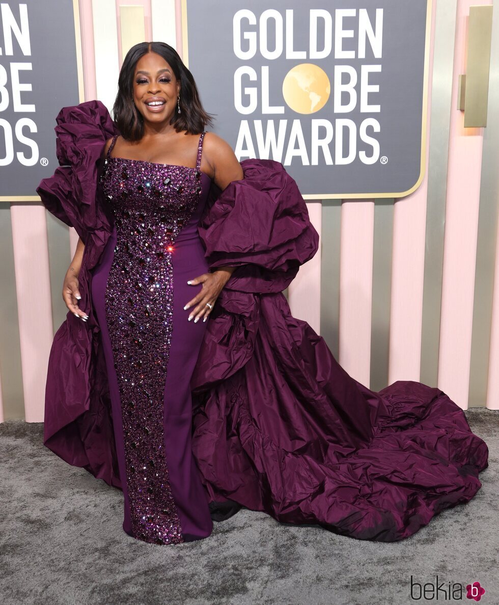 Niecy Nash en la alfombra roja de los Globos de Oro 2023