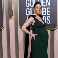 Hilary Swank en la alfombra roja de los Globos de Oro 2023