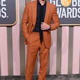 Andrew Garfield en la alfombra roja de los Globos de Oro 2023