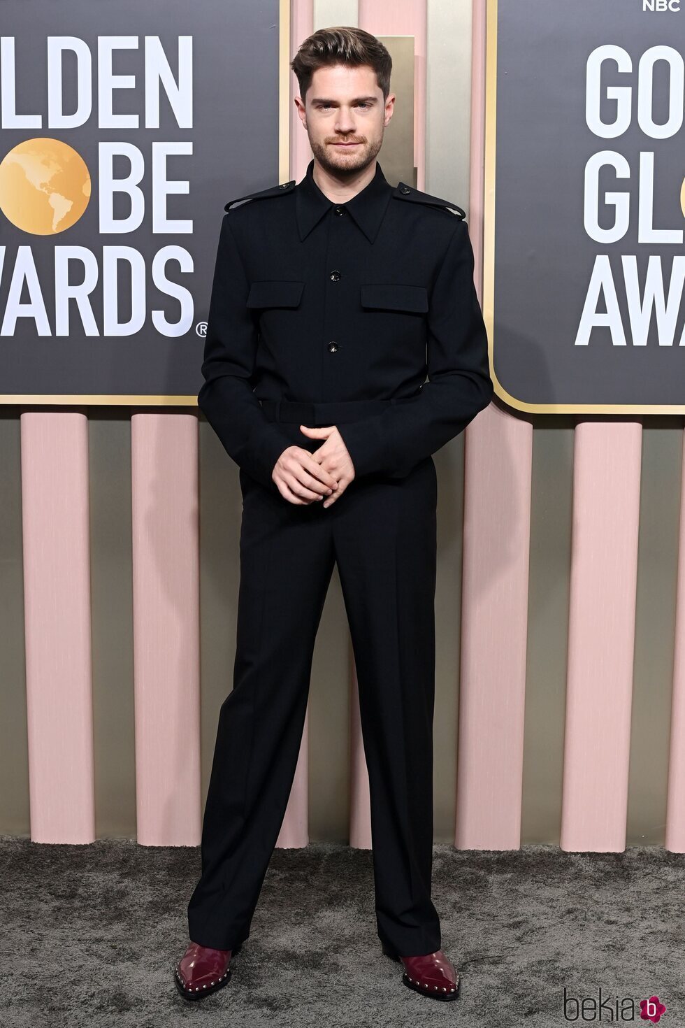 Lukas Dhont en la alfombra roja de los Globos de Oro 2023