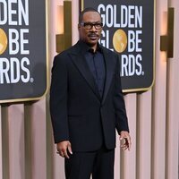 Eddie Murphy en la alfombra roja de los Globos de Oro 2023