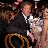 Brad Pitt y Margot Robbie en los Globos de Oro 2023