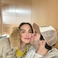 Íñigo Onieva dando un beso a Tamara Falcó en su viaje al Polo Norte