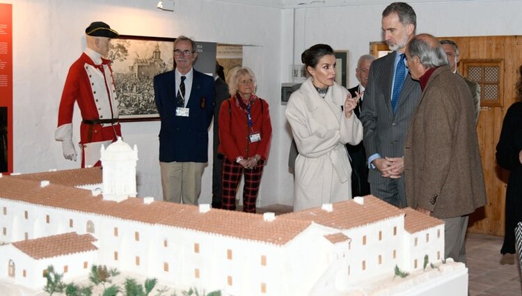 Los Reyes Felipe y Letizia durante su paso por la Isla del Rey en Menorca