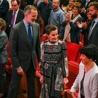 Los Reyes Felipe y Letizia en el acto de inauguración de la Farmacia Llabrés en Menorca