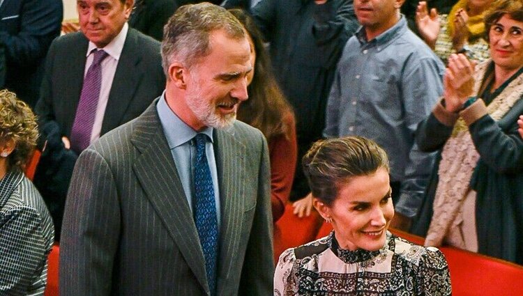 Los Reyes Felipe y Letizia en el acto de inauguración de la Farmacia Llabrés en Menorca