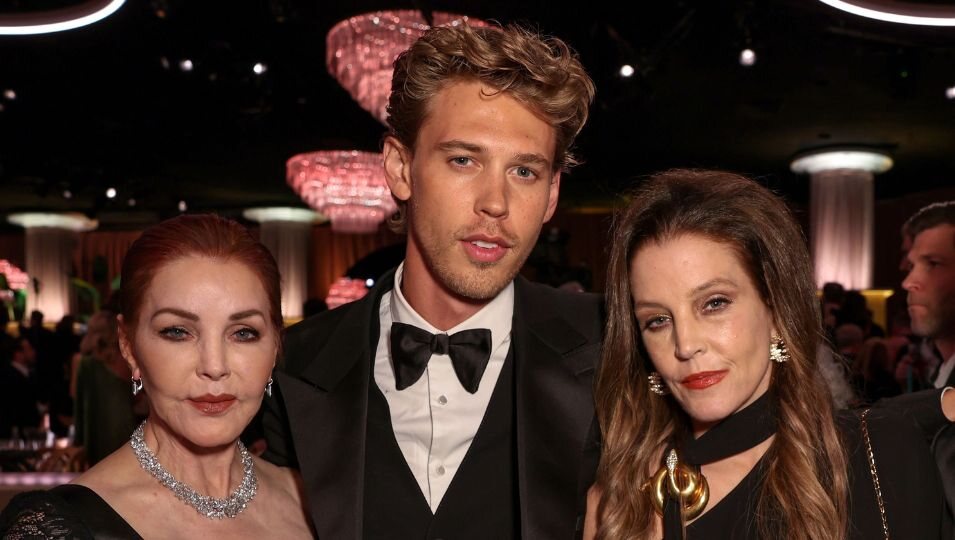 Priscilla Presley y Lisa Marie Presley con Austin Butler en los Globos de Oro 2023