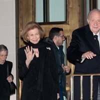 Los Reyes Juan Carlos y Sofía tras la cena previa al funeral de Constantino de Grecia