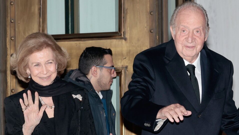 Los Reyes Juan Carlos y Sofía tras la cena previa al funeral de Constantino de Grecia