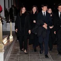 Alexia de Grecia y Carlos Morales y sus hijos en la cena previa al funeral de Constantino de Grecia