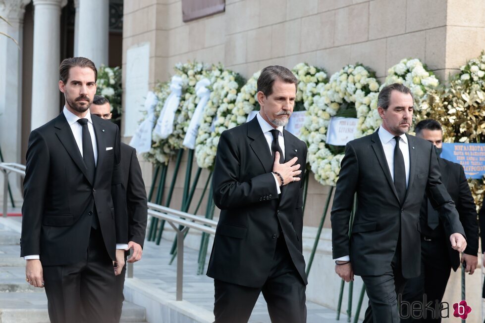 Pablo de Grecia, Nicolás de Grecia y Philippos de Grecia en el funeral de Constantino de Grecia