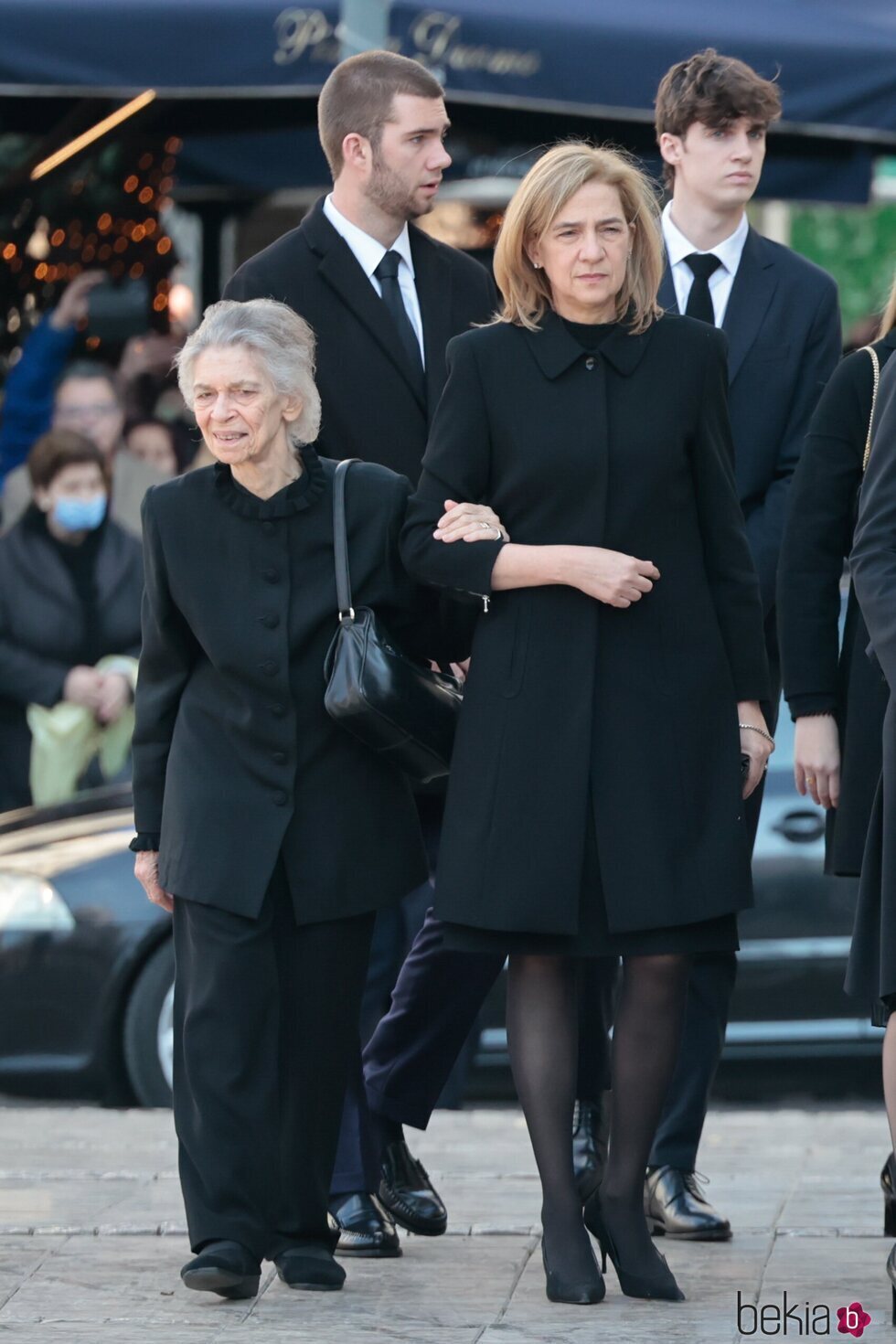 Irene de Grecia, la Infanta Cristina, Juan Urdangarin y Pablo Urdangarin en el funeral de Constantino de Grecia