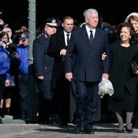 Alexander y Katherine de Serbia y Noor de Jordania en el funeral de Constantino de Grecia