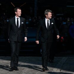 Federico y Joaquín de Dinamarca en el funeral de Constantino de Grecia