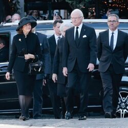 Carlos Gustavo y Silvia de Suecia en el funeral de Constantino de Grecia