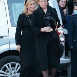 Ana María de Grecia y Marie Chantal de Grecia en el funeral de Constantino de Grecia