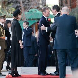 Enrique de Luxemburgo y Margarita de Liechtenstein saludan a Pablo de Grecia en el funeral de Constantino de Grecia