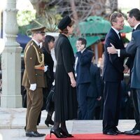 Enrique de Luxemburgo y Margarita de Liechtenstein saludan a Pablo de Grecia en el funeral de Constantino de Grecia