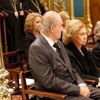 Los Reyes Juan Carlos y Sofía, Irene de Grecia y las Infantas Elena y Cristina en el funeral de Constantino de Grecia