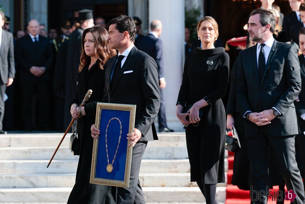 Alexia de Grecia y Carlos Morales y Nicolás y Tatiana de Grecia en el funeral de Constantino de Grecia