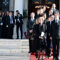 La Familia Real Griega a la salida del funeral de Constantino de Grecia