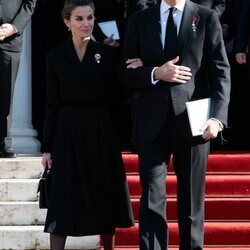 Los Reyes Felipe y Letizia a la salida del funeral de Constantino de Grecia