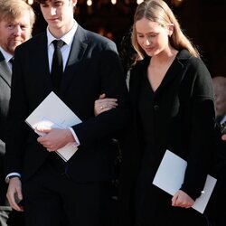 Irene Urdangarin, del brazo de Pablo Urdangarin a la salida del funeral de Constantino de Grecia