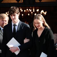 Irene Urdangarin, del brazo de Pablo Urdangarin a la salida del funeral de Constantino de Grecia