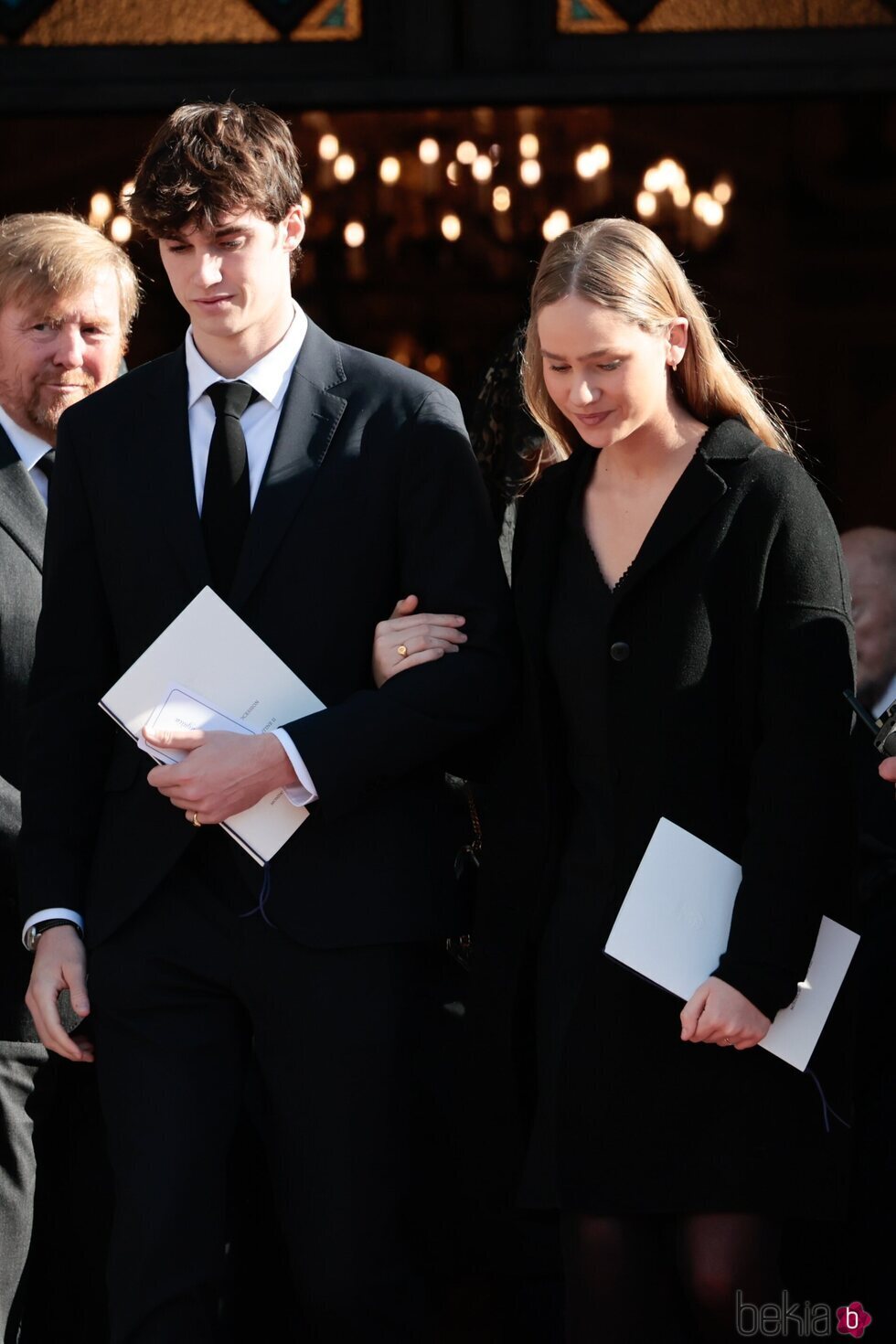 Irene Urdangarin, del brazo de Pablo Urdangarin a la salida del funeral de Constantino de Grecia