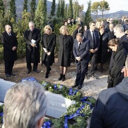 Los Reyes Felipe y Letizia y las Infantas Elena y Cristina en el entierro de Constantino de Grecia en Tatoi