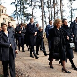 La Reina Letizia y la Reina Sofía, el Rey Felipe e Irene de Grecia y la Infanta Cristina y Miguel Urdangarin en el entierro de Constantino de Grecia