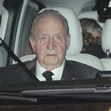 El Rey Juan Carlos se marcha de Atenas rumbo a Abu Dabi tras el funeral de Constantino de Grecia