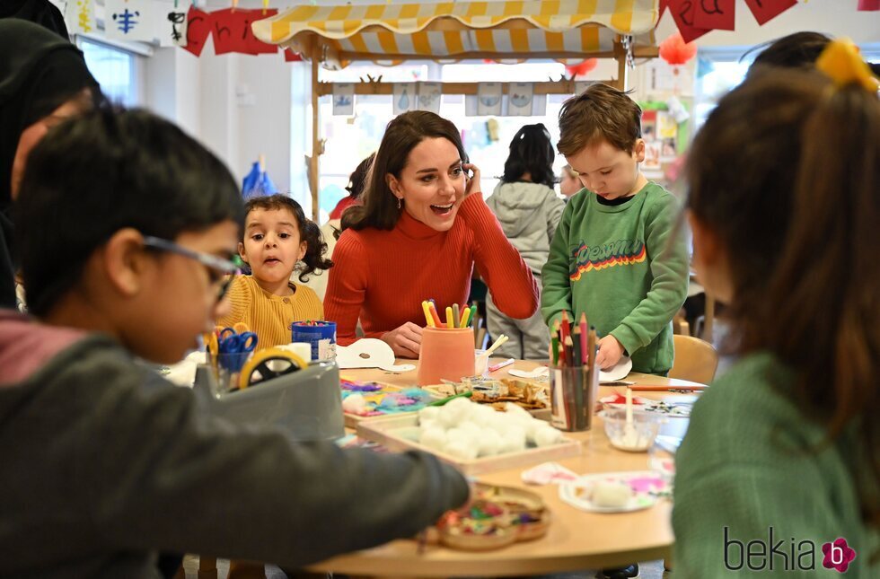 Kate Middleton en su visita a la Escuela Infantil Foxcubs