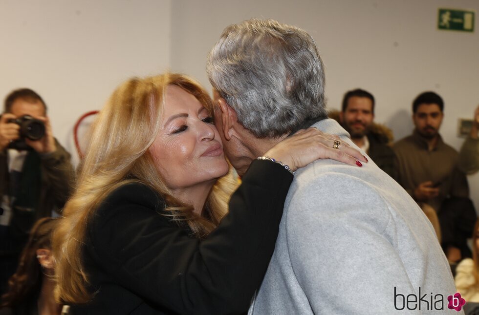 Ortega Cano y su hermana Mª Carmen en la inauguración del museo