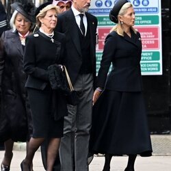 Ana María de Grecia y Pablo y Marie Chantal de Grecia en el funeral de la Reina Isabel II