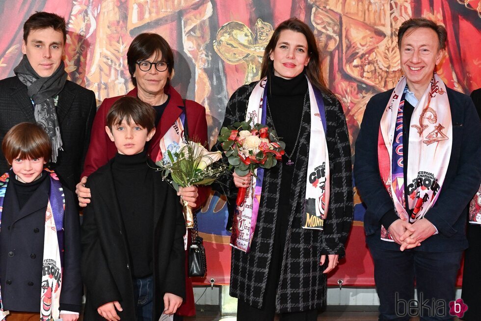 Louis Ducruet, Estefanía de Mónaco, Raphaël Elmaleh, Carlota Casiraghi y Stéphane Bern en el Festival de Circo de Monte-Carlo 2023