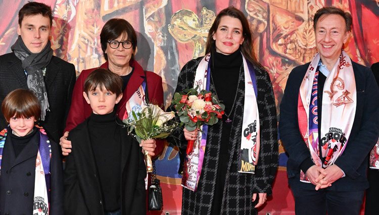 Louis Ducruet, Estefanía de Mónaco, Raphaël Elmaleh, Carlota Casiraghi y Stéphane Bern en el Festival de Circo de Monte-Carlo 2023