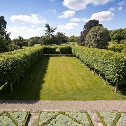 Patio trasero de Chyknell Hall, el palacete inglés de Corinna Larsen en Inglaterra