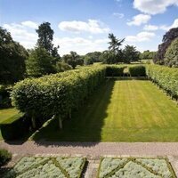 Patio trasero de Chyknell Hall, el palacete inglés de Corinna Larsen en Inglaterra