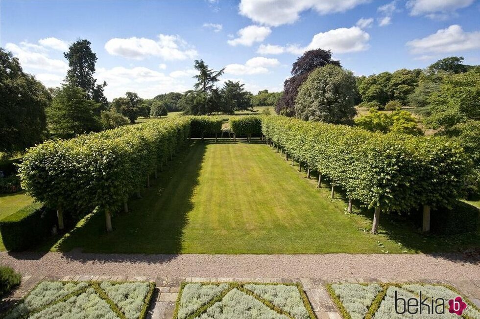 Patio trasero de Chyknell Hall, el palacete inglés de Corinna Larsen en Inglaterra