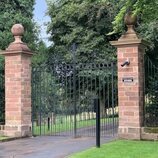 Entrada a Chyknell Hall, el palacete inglés de Corinna Larsen en Inglaterra