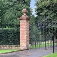 Entrada a Chyknell Hall, el palacete inglés de Corinna Larsen en Inglaterra