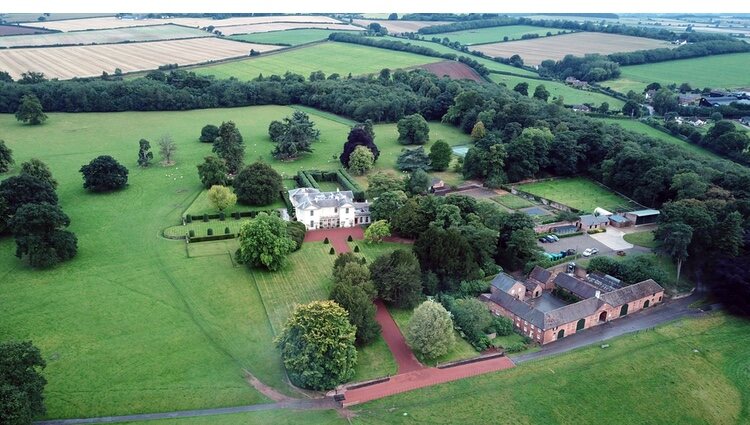 Vista aérea de los terrenos de Chyknell Hall, el palacete inglés de Corinna Larsen en Inglaterra